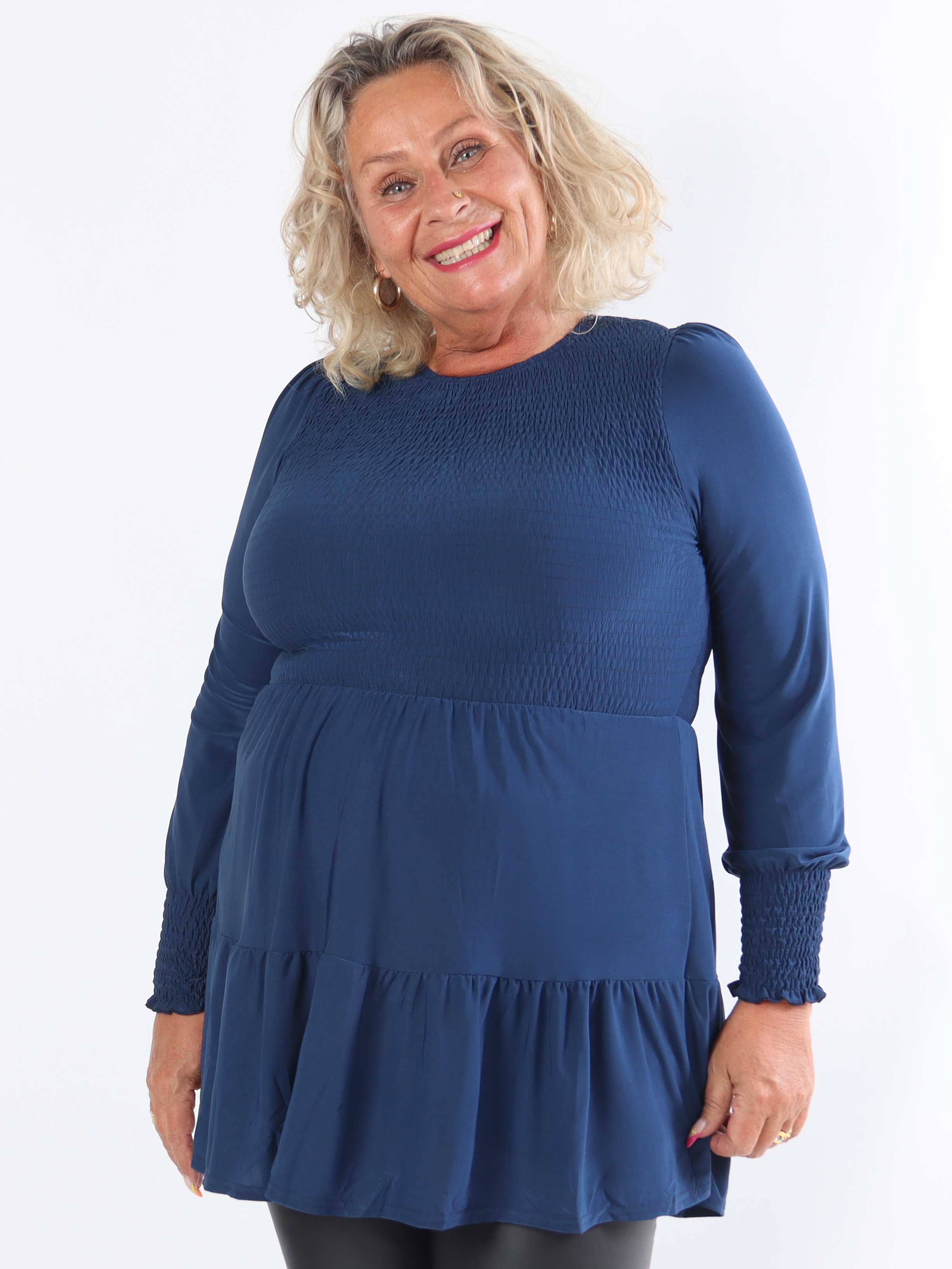 Kelly Shirt - Elastisk plus size bluse med smock henover brystet